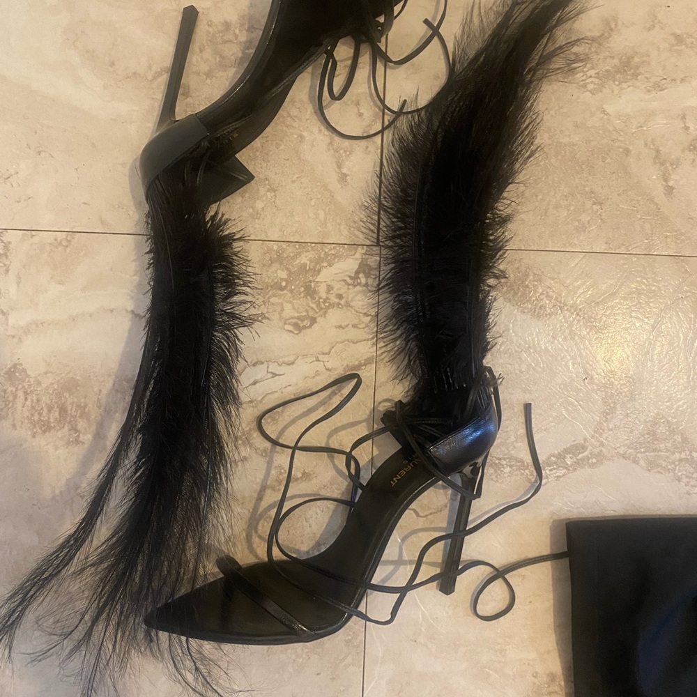 Yves Saint Laurent Black Heels Elegant Design